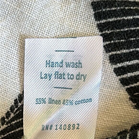 Marine Layer Black and White Leaf Print Fabric
Wrap skirt size small - Picture 7 of 7